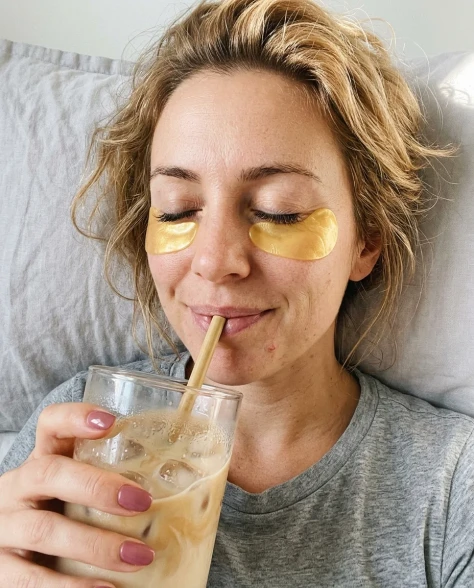 Morning Skincare Selfie with Under-Eye Patches 7