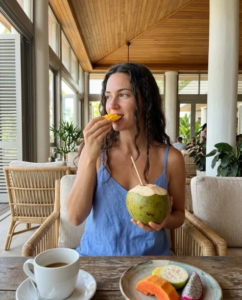 Casual Smartphone Vacation Breakfast Portrait 1