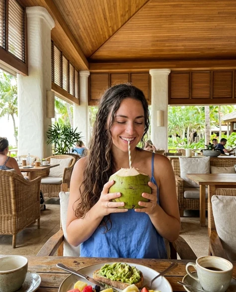 Casual Smartphone Vacation Breakfast Portrait 3
